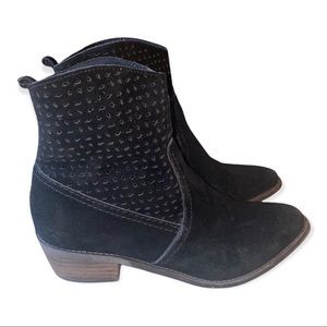 American Eagle, Size 6, Short Black Bootie